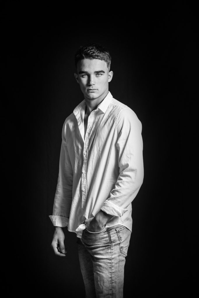 Portrait homme studio noir et blanc Perpignan, shooting professionnel, Audrey Versini photographe Male studio portrait black and white Perpignan France, professional shooting, Audrey Versini Retrato hombre estudio blanco y negro Perpiñán, sesión profesional, Audrey Versini