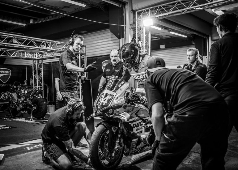 Thibault Foray pilote amputé des deux jambes 24H Moto Barcelone 2026 première mondiale — reportage photographique Audrey Versini Perpignan